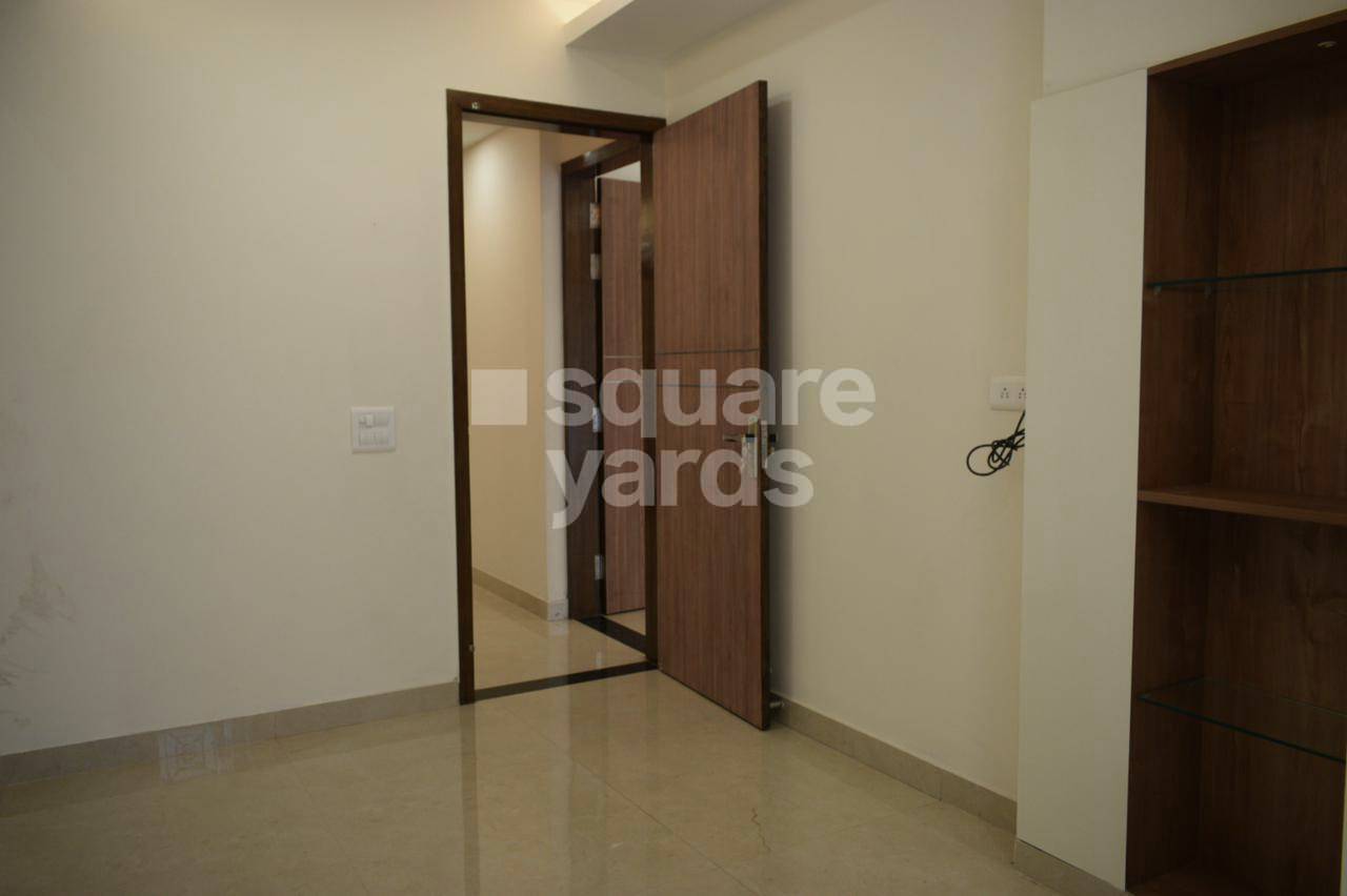 Resale 3 Bedroom 1300 Sq.Ft. Builder Floor in Unitech Greenwood City