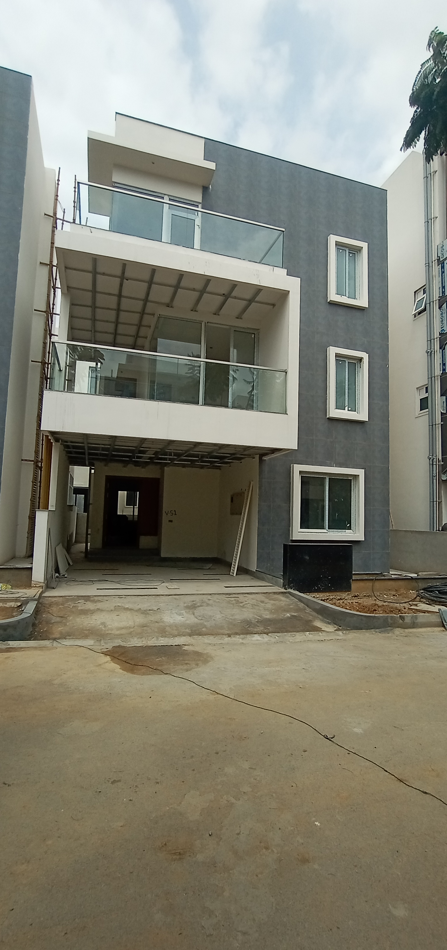 Resale 2.5 Bedroom 1300 Sq.Ft. Apartment in Kr Puram Bangalore 5073162