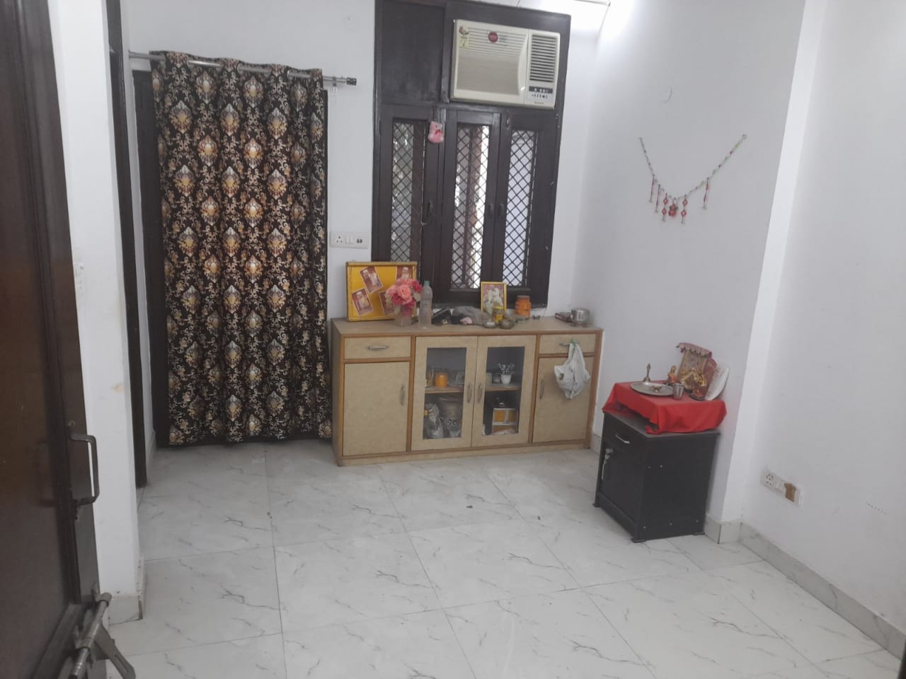 Rental 3 Bedroom 125 Sq.Yd. Builder Floor in RWA BlockA2 Paschim Vihar
