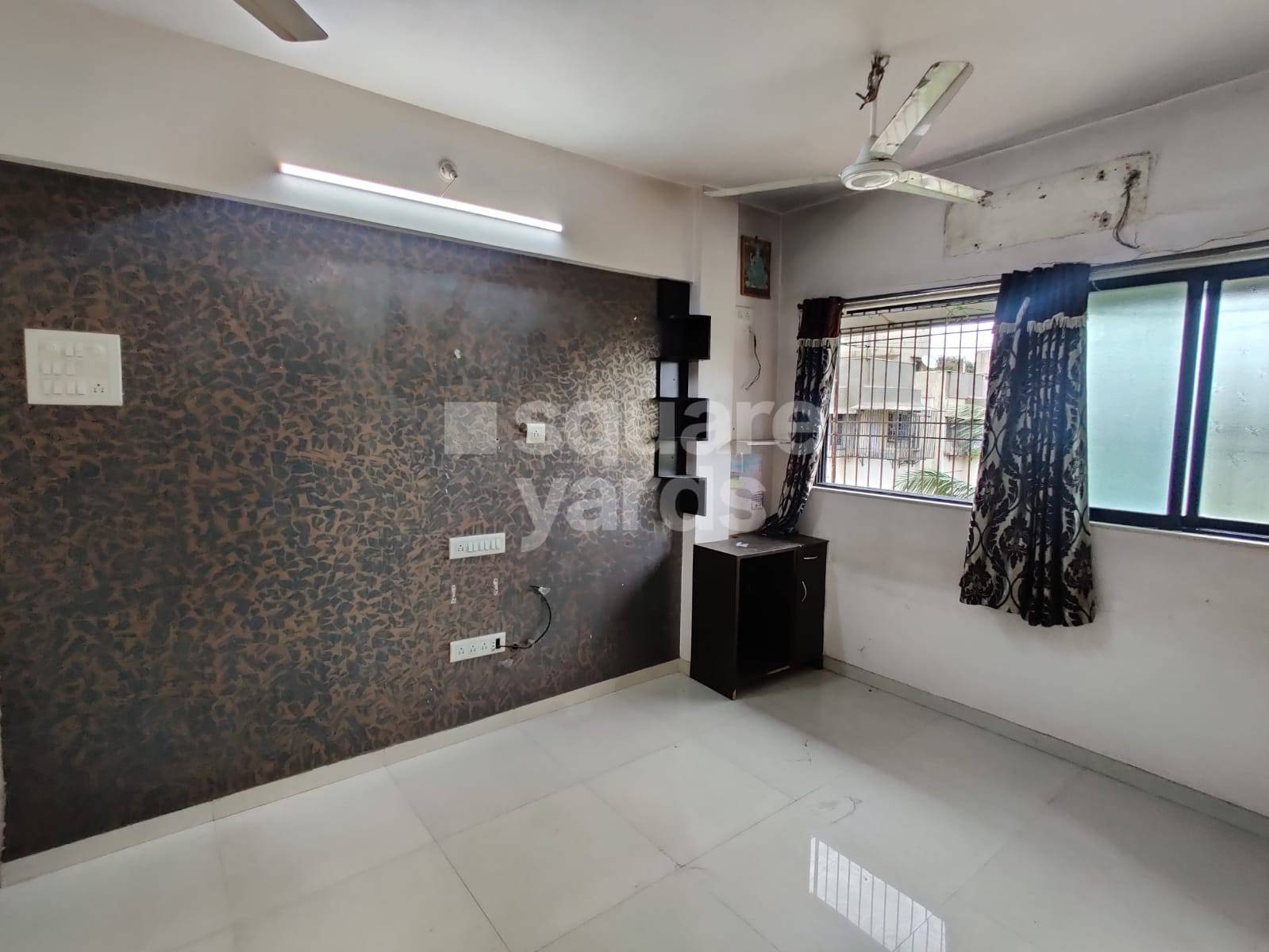 Rental Commercial Shop 400 Sq.Ft. in Hallmark Commercial Complex