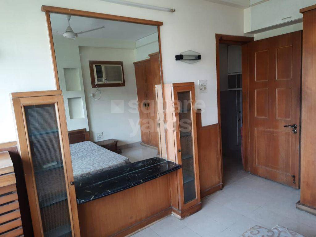 Rental 1 Bedroom 480 Sq.Ft. Apartment in Laxmi Apartments Bandra West