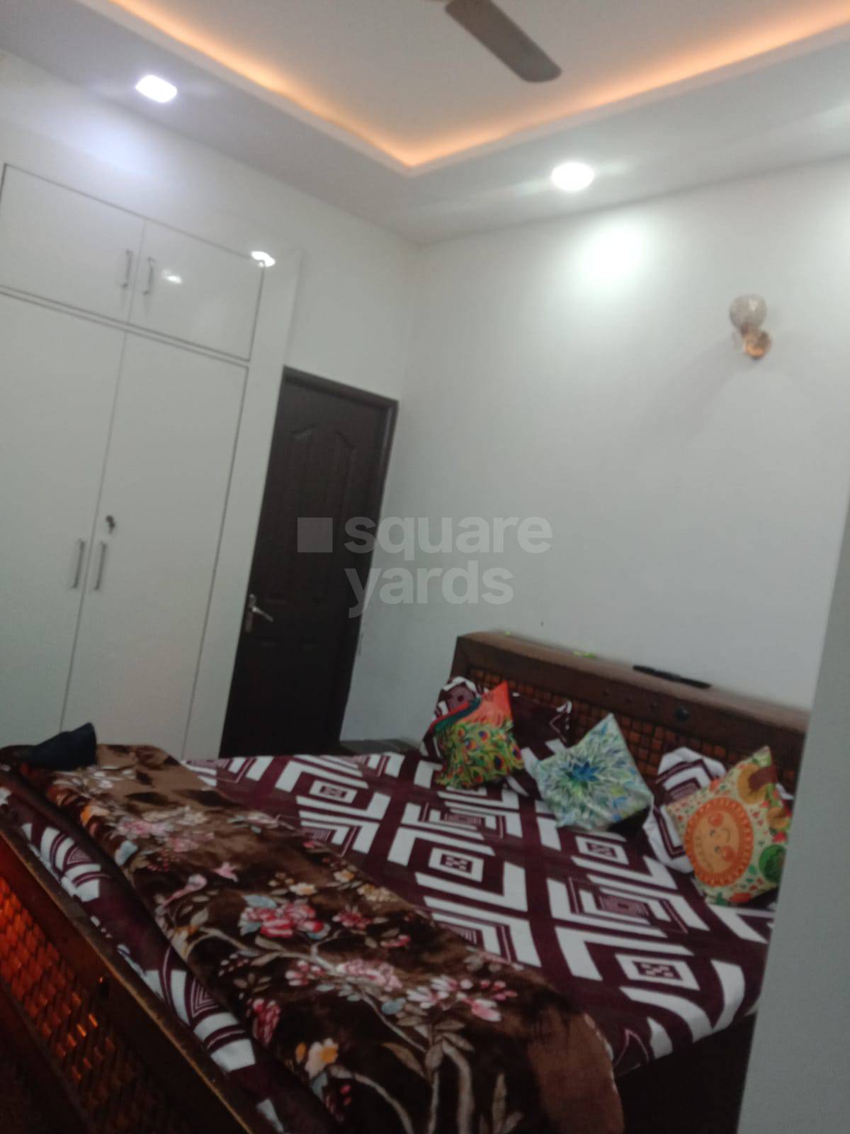 Rental 2 Bedroom 750 Sq.Ft. Apartment in RWA Vasundhara Sector 4A