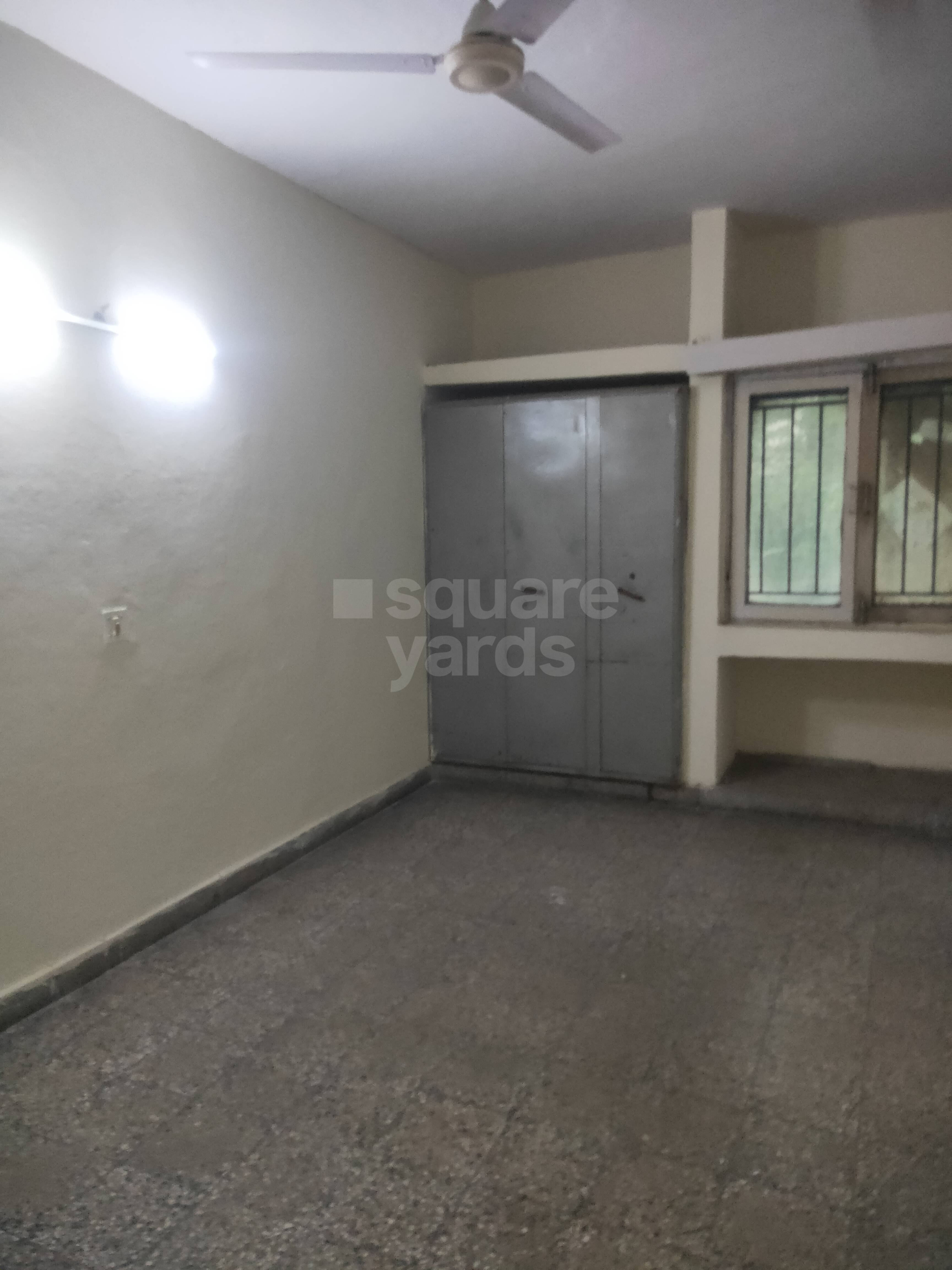 Resale 1.5 Bedroom 600 Sq.Ft. Apartment in Arun Vihar Sector 37, Sector