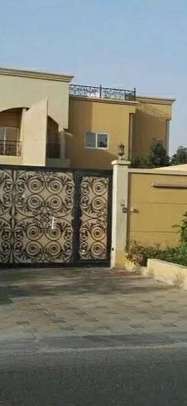 6+ BR  Villa For Sale in Muhaisnah 3