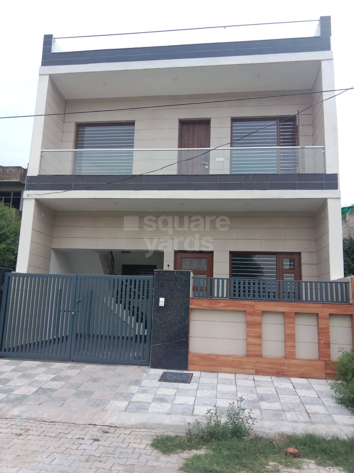 Resale 3 Bedroom 1850 Sq.Ft. Apartment in Green Valley Residencia