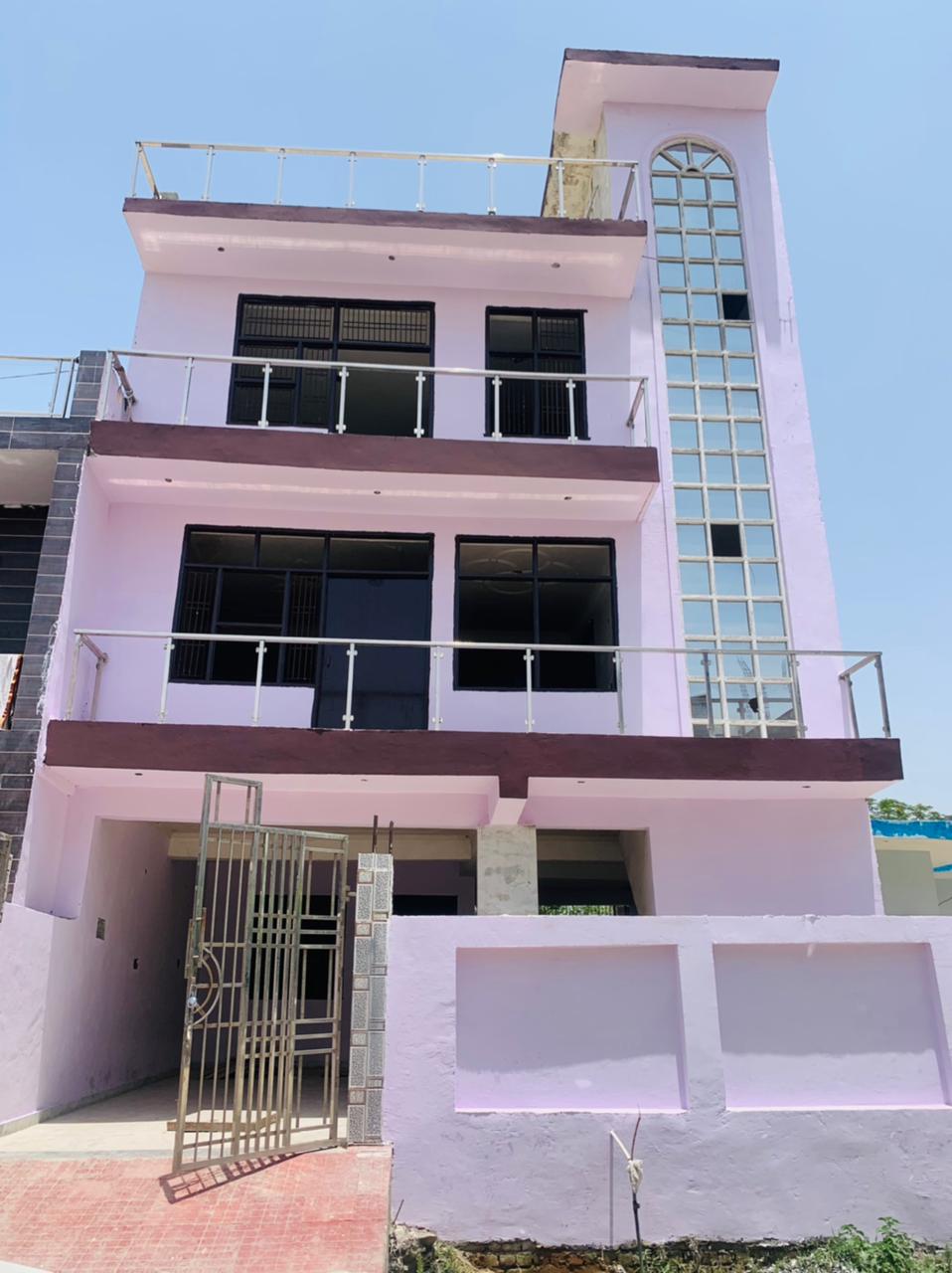 Resale 3 Bedroom 120 Sq.Mt. Independent House in Sector Xu 2, Greater