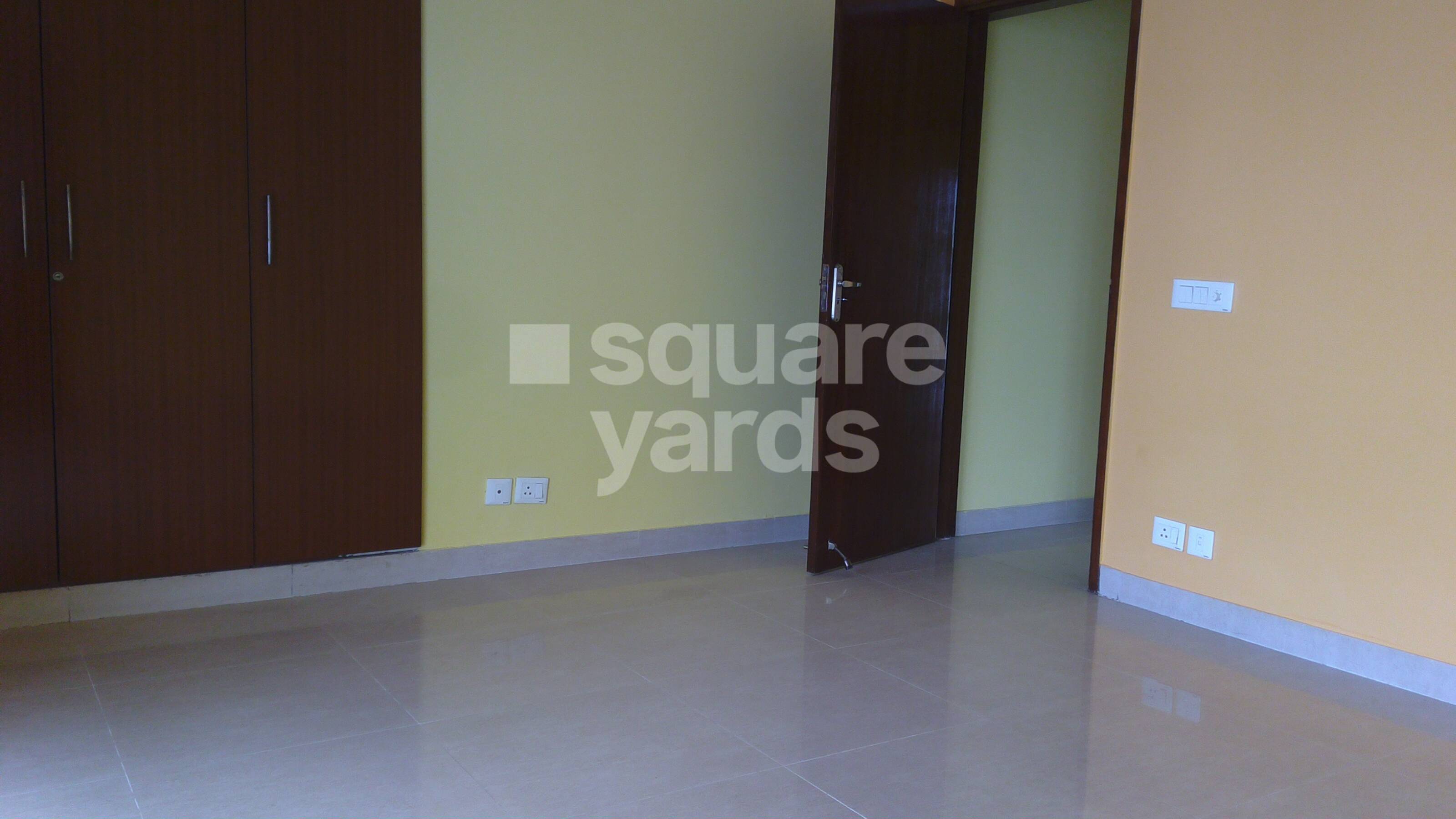 Rental 4 Bedroom 300 Sq.Mt. Independent House in Omaxe NRI City