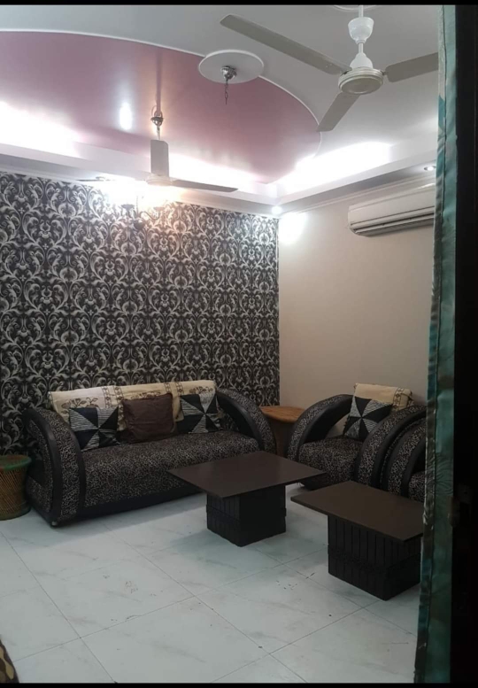 Rental 2 Bedroom 1650 Sq.Ft. Apartment in Arun Vihar Sector 37, Sector 37 Noida 4350483