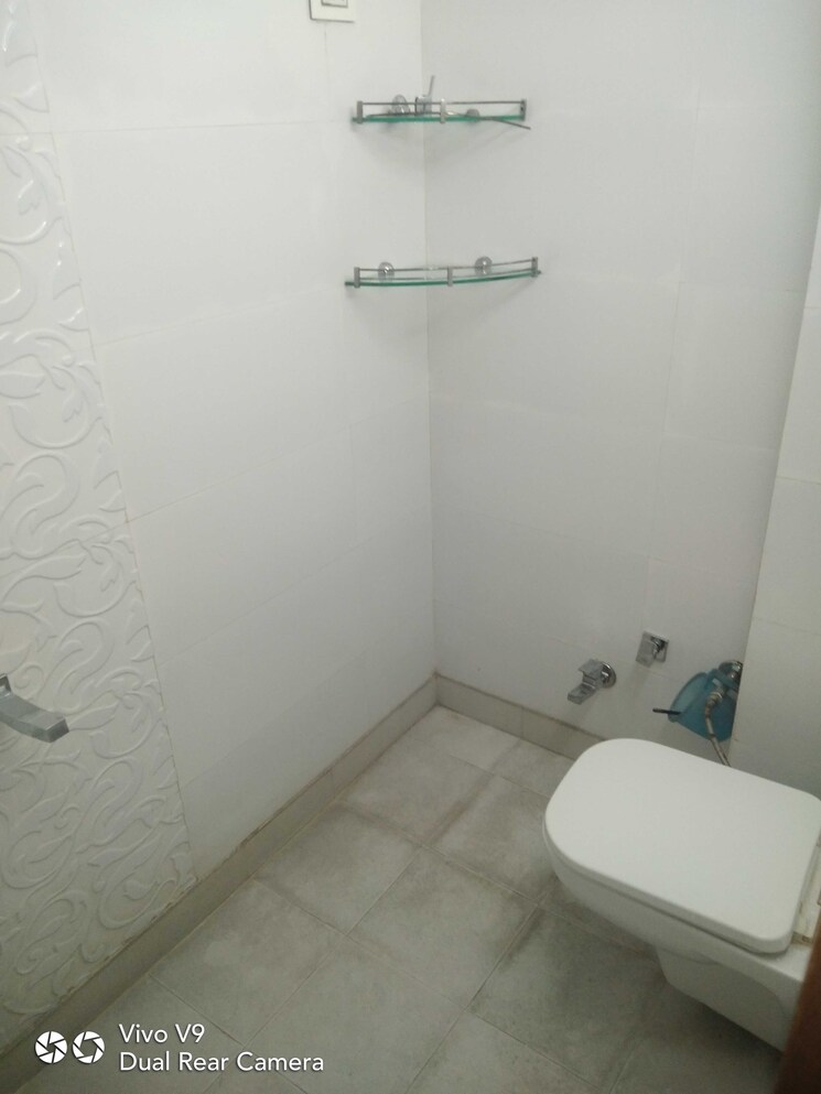 Attached Bathroom, rohini sector 7 3 Bedroom 64 Sq.Mt. Builder Floor In Rohini Sector 7 Delhi 4370005