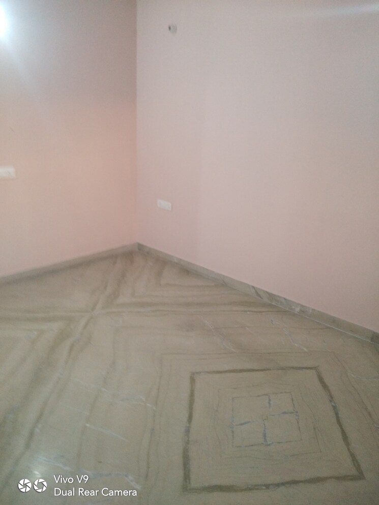 Room, rohini sector 5 3 Bedroom 90 Sq.Mt. Builder Floor In Rohini Sector 5 Delhi 4370022