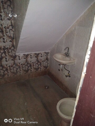 Bathroom in 1 BHK Builder Floor at Rohini Sector 6 – for Rent
