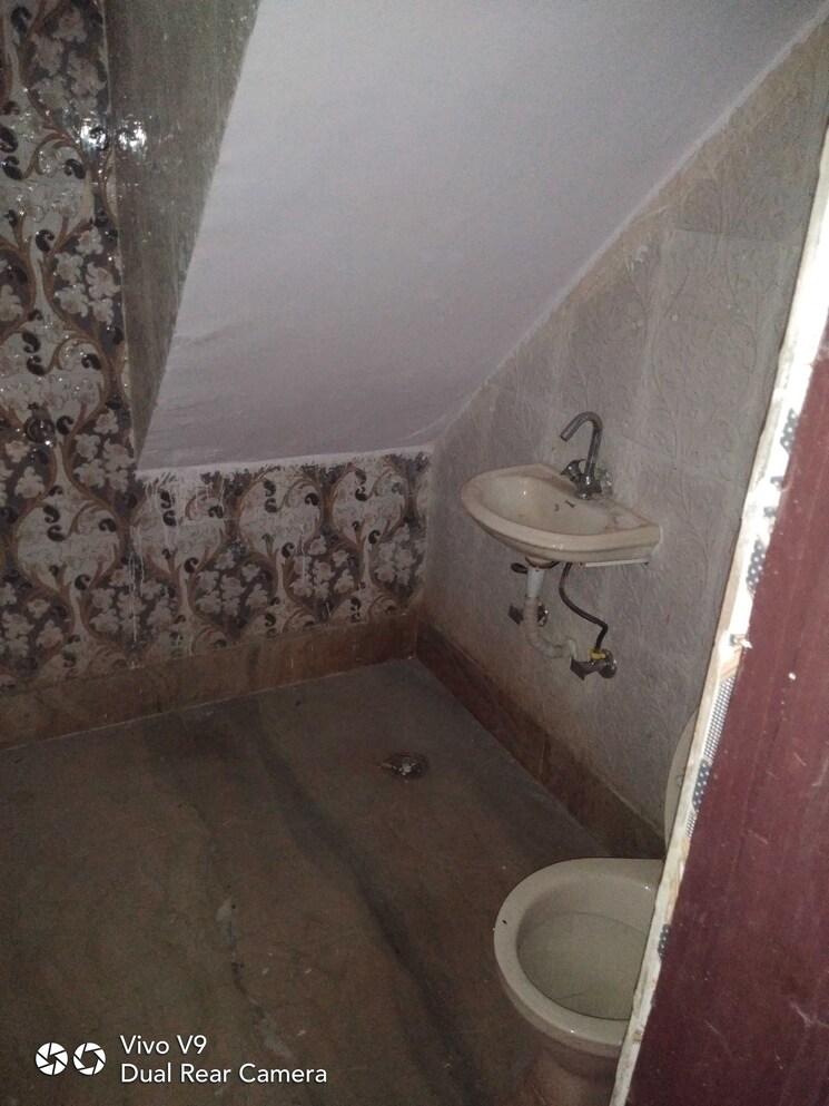 Bathroom, rohini sector 6 1 Bedroom 32 Sq.Mt. Builder Floor In Rohini Sector 6 Delhi 4370048