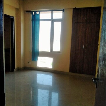 Room in 2 BHK Apartment at Today Ridge Residency, Sector 135 – for Rent