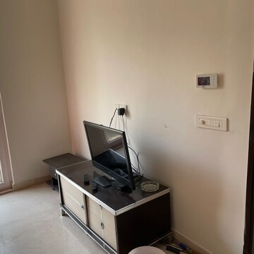 Room in 3 BHK Apartment at BPTP Astaire Gardens, Sector 70a – for Rent