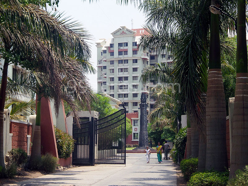 Resale Commercial Shop 261 Sq.Ft. in Mega Center, Hadapsar Pune 4584754