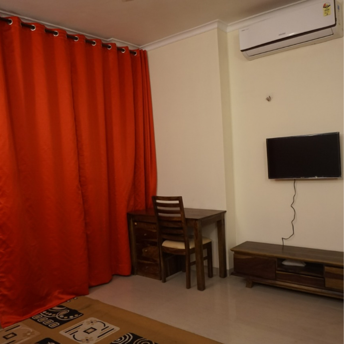 Rental 2 Bedroom 1205 Sq.Ft. Apartment in Parsvnath Platinum, Noida