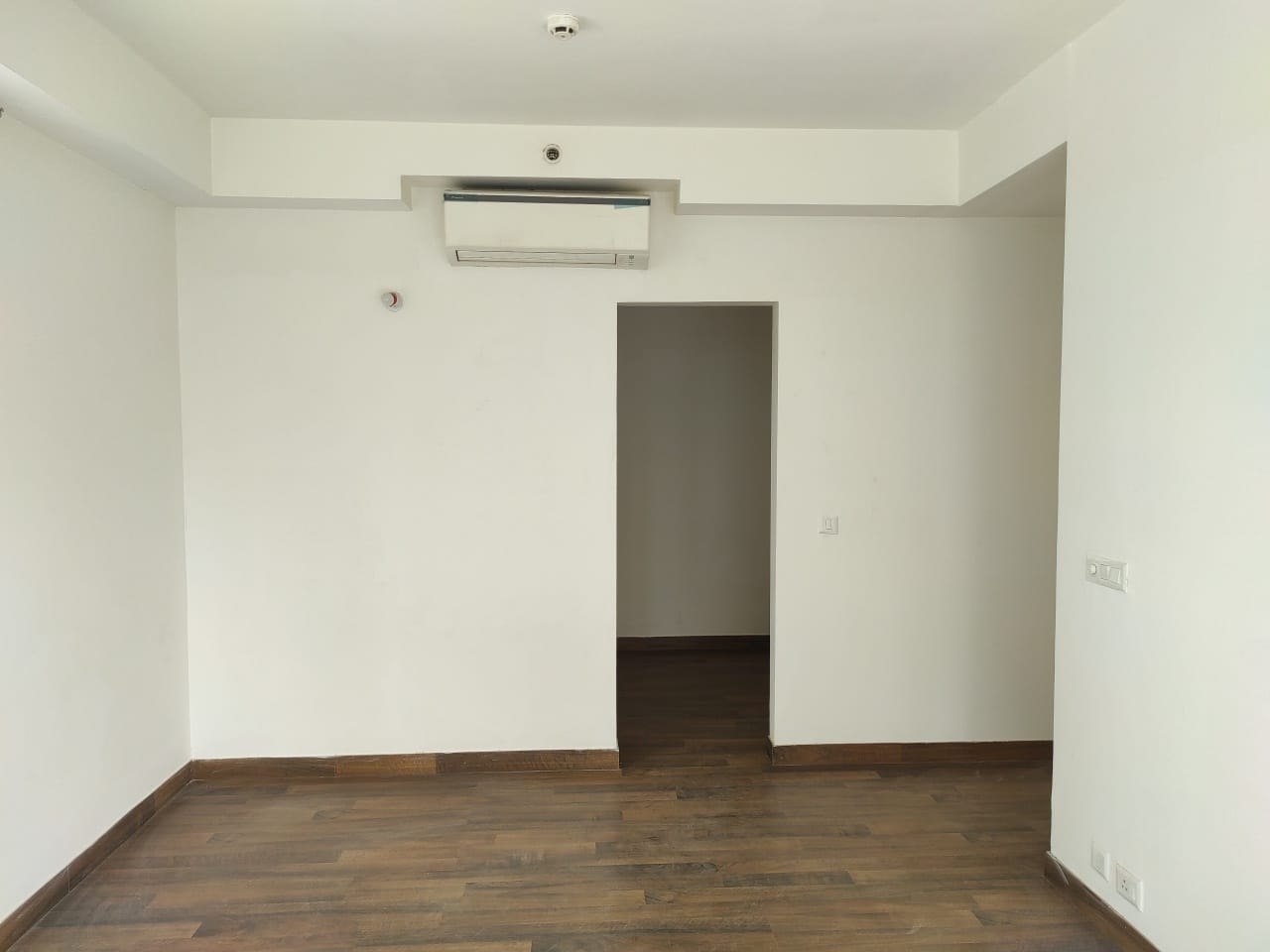 Resale 4 Bedroom 2475 Sq.Ft. Apartment in Conscient Heritage Max