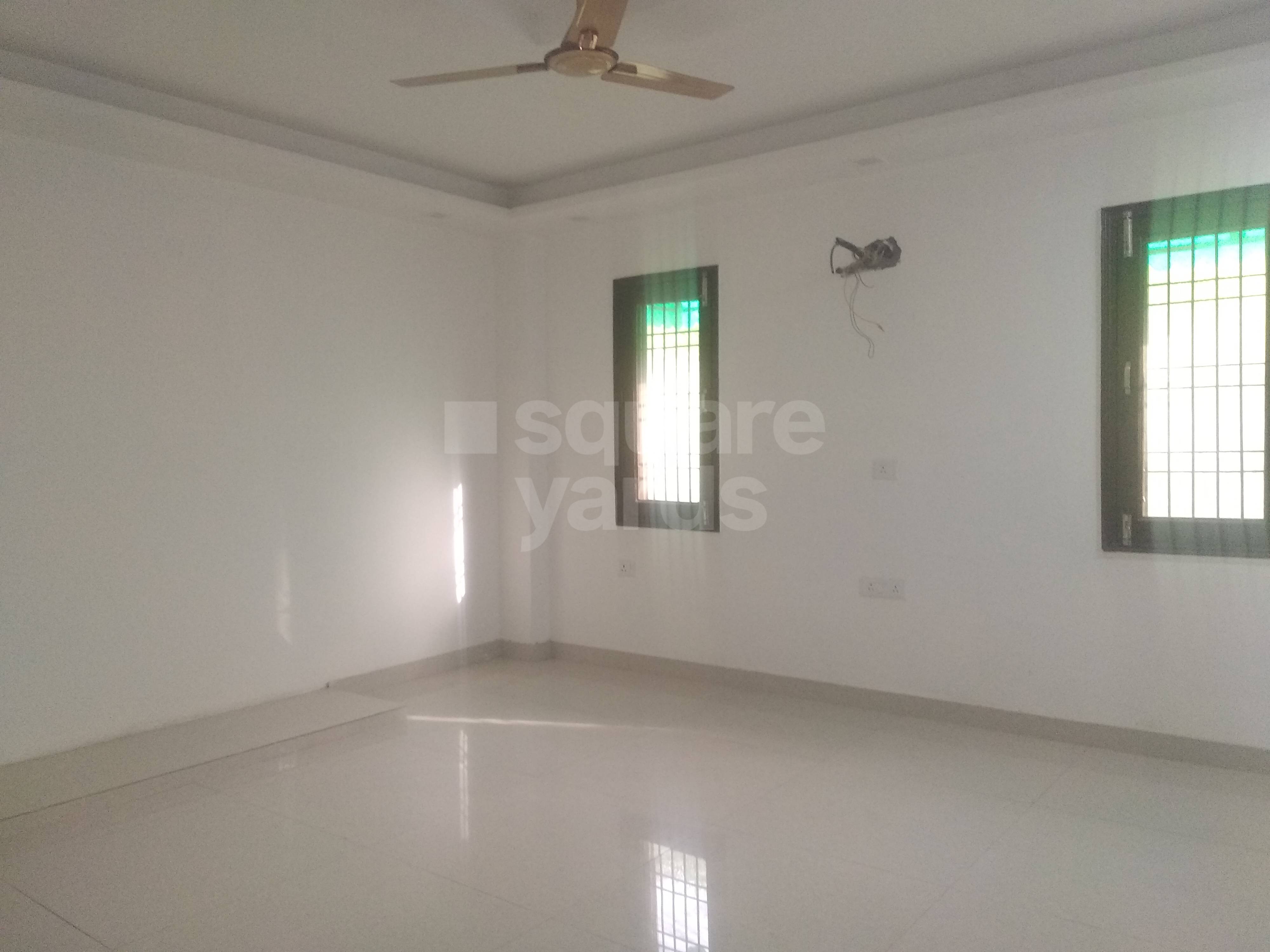 Resale 2 Bedroom 900 Sq.Ft. Apartment in DDA Rehayashi Apartments