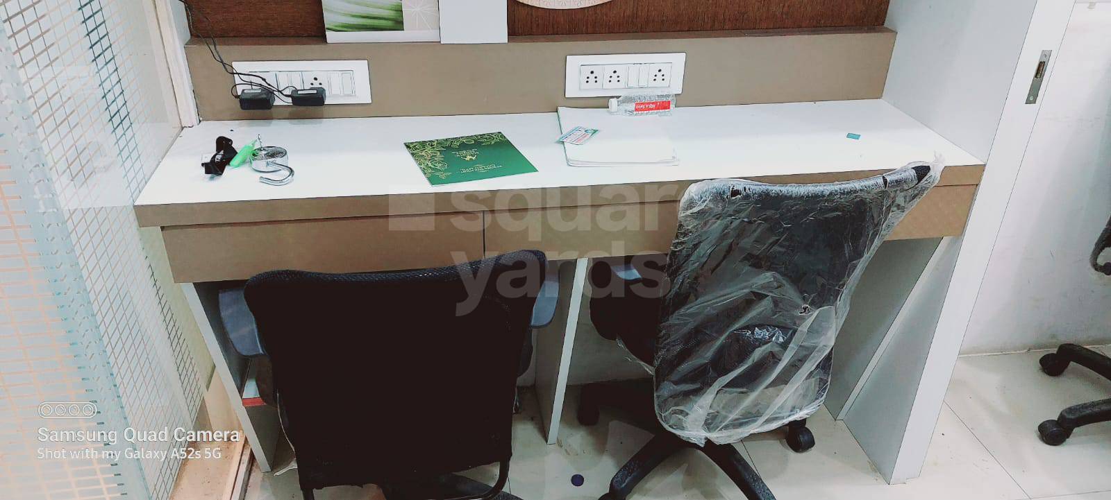 Rental Commercial Office Space 100 Sq.Ft. in Express Zone, Malad East