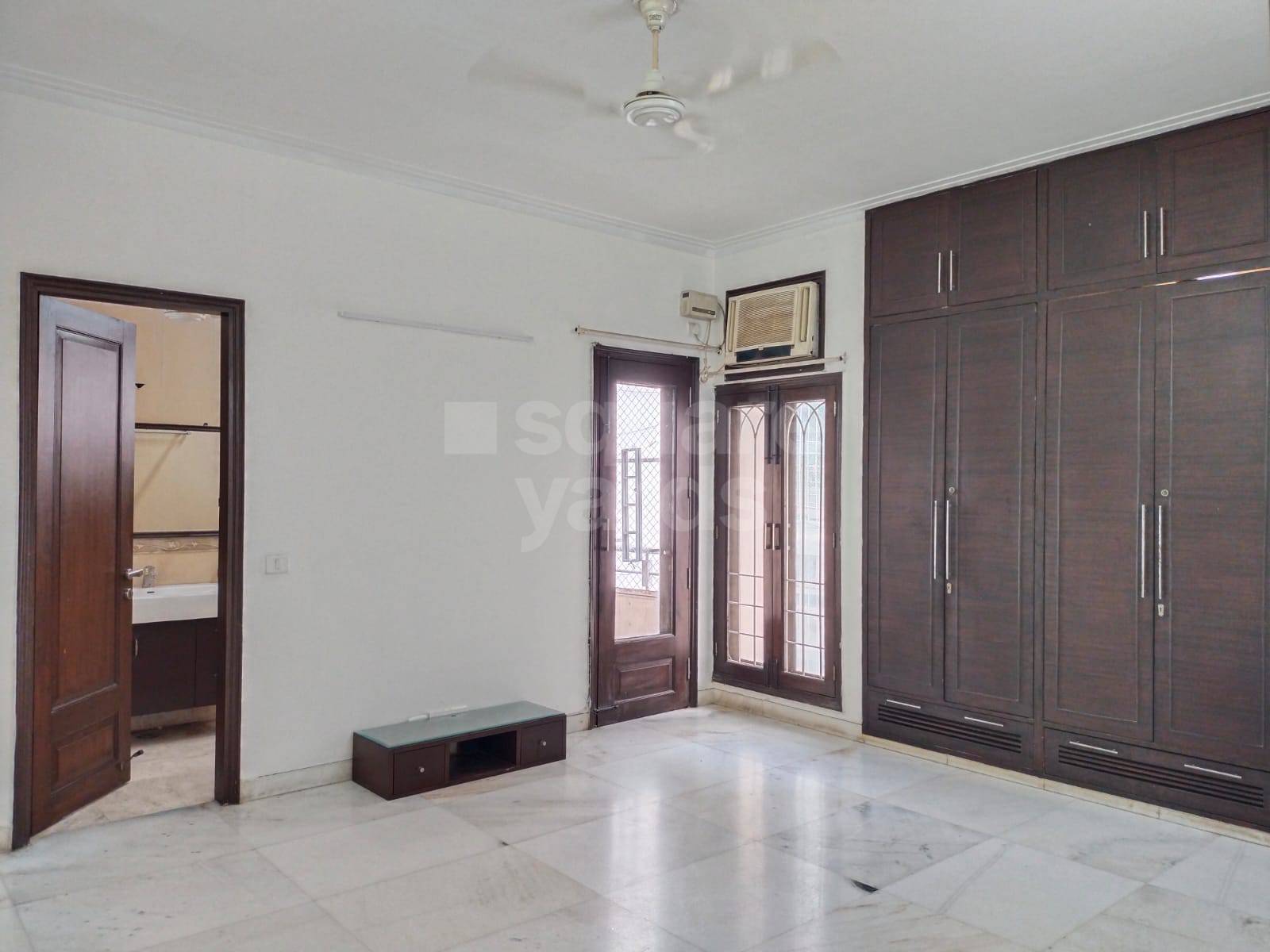 Rental 3 Bedroom 1600 Sq.Ft. Apartment in RWA Safdarjung Enclave Block