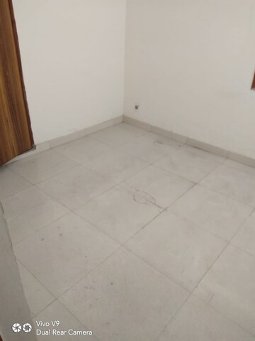 Room in 3 BHK Builder Floor at Rohini Sector 9 – for Rent