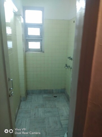 Bathroom in 3 BHK Builder Floor at Rohini Sector 9 – for Rent