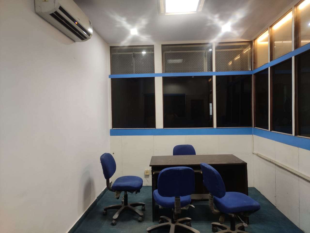 Rental Commercial Office Space 150 . in Sector 5 Panchkula - 4455981