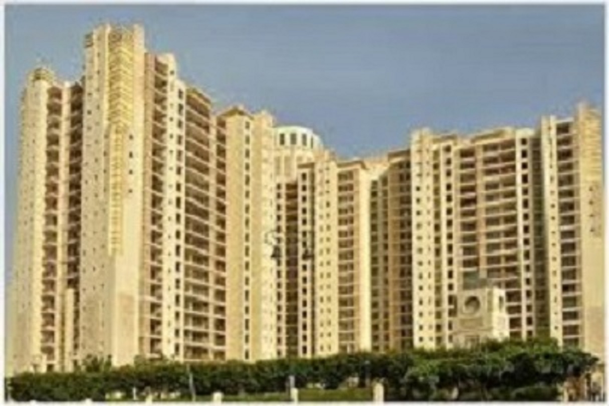 Resale 4 Bedroom 2900 Sq.Ft. Builder Floor in DLF The Crest Phase II