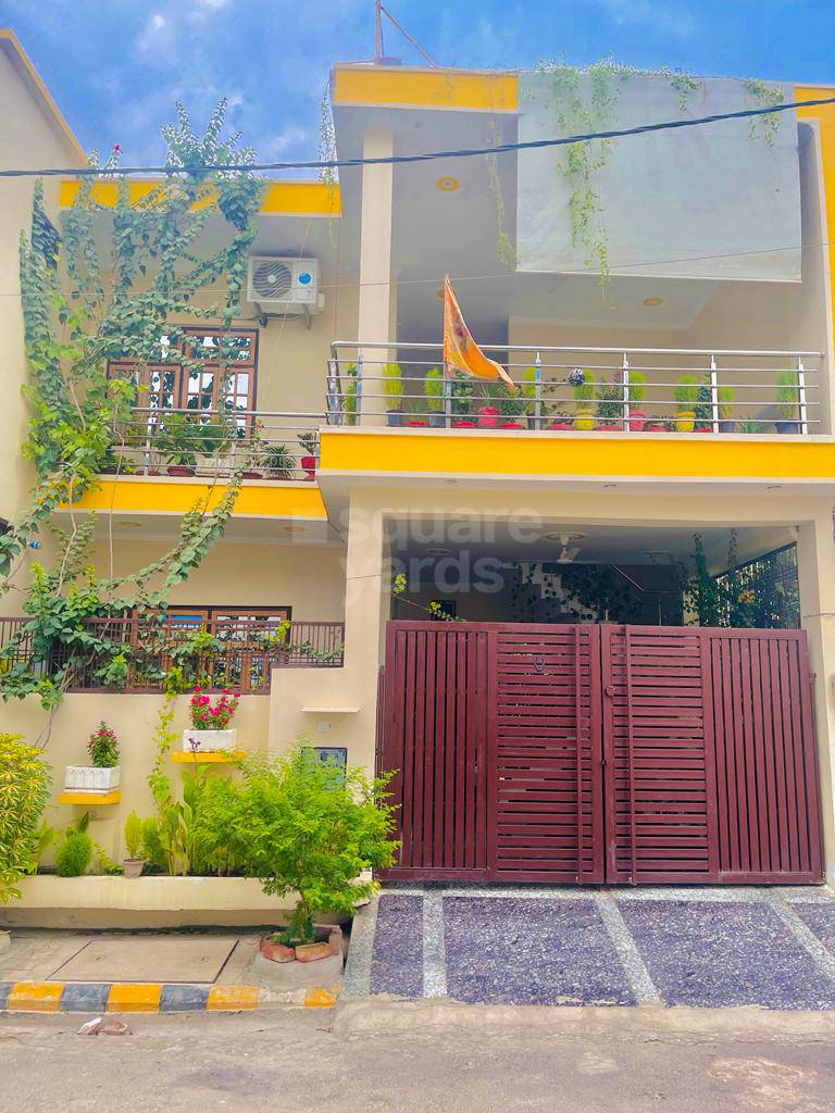 Resale 3 Bedroom 1900 Sq.Ft. Independent House in Sarojini Nagar