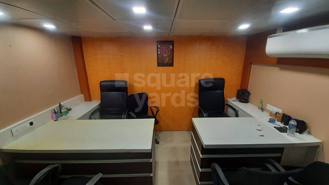 Rental Commercial Office Space 200 Sq.Ft. in Express Zone, Malad East