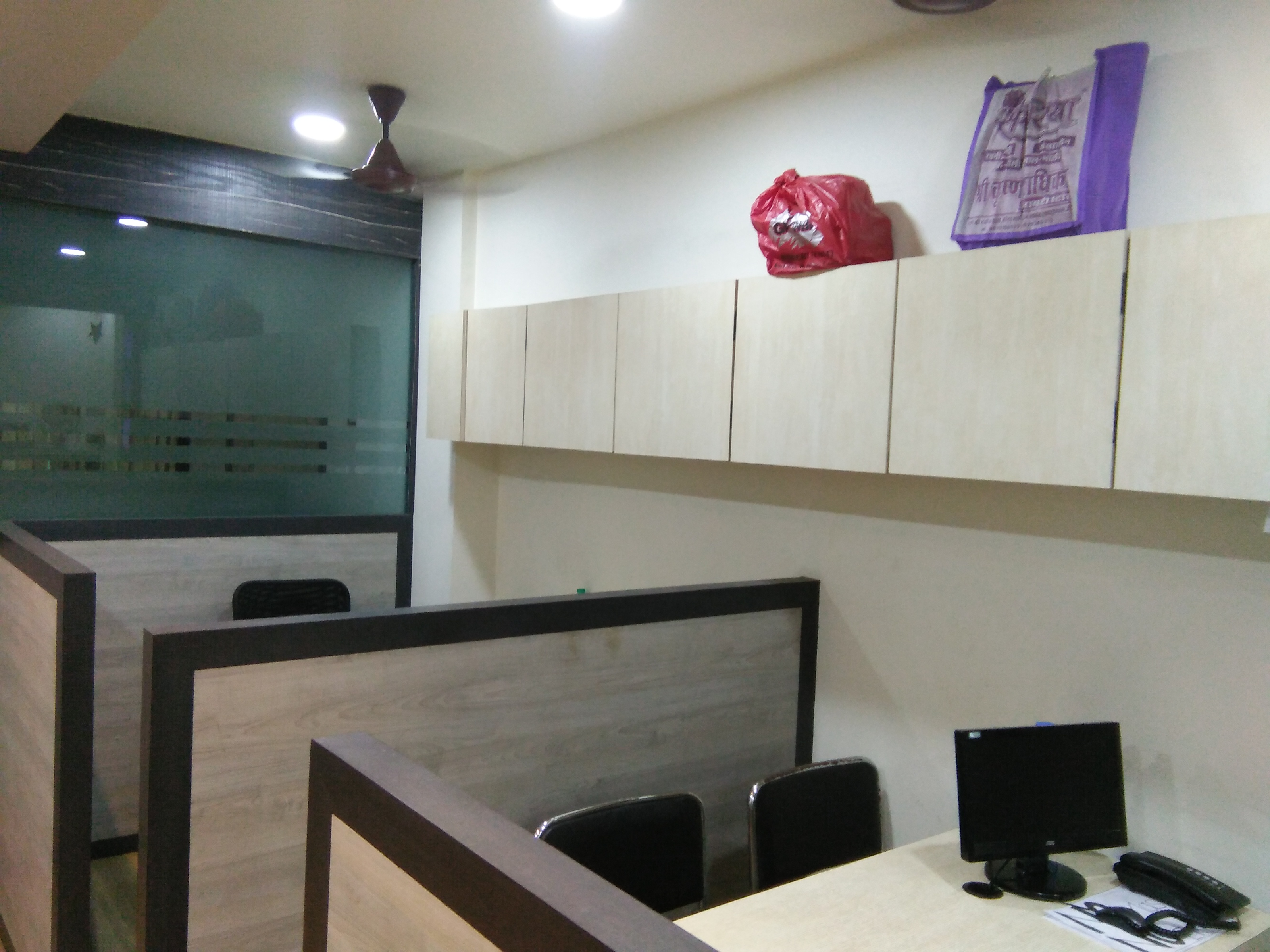 Rental Commercial Office Space 850 Sq.Ft. in Mayuresh Cosmos, Cbd