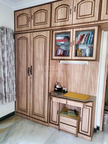 Bedroom in 3 BHK Apartment at Andheri West – for Rent