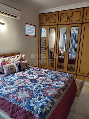 Bedroom in 3 BHK Apartment at Andheri West – for Rent