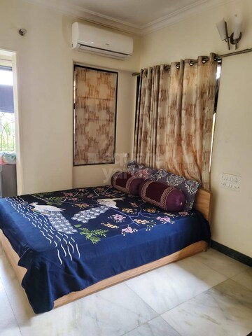 Bedroom in 3 BHK Apartment at Andheri West – for Rent
