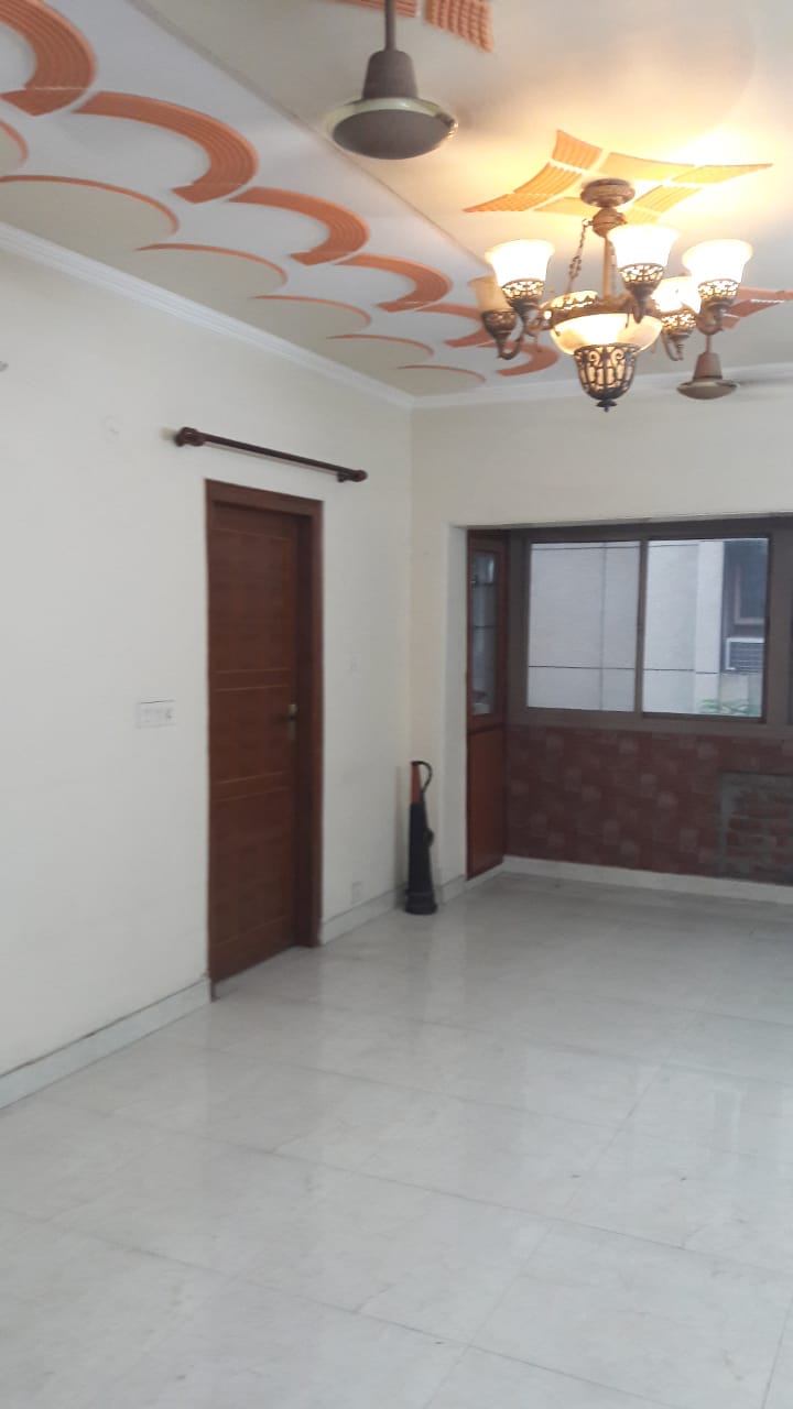 Resale 3 Bedroom 1400 Sq.Ft. Apartment in Tarang Apartments, Ip