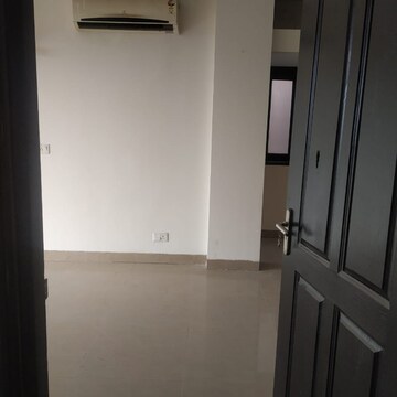 Room in 3 BHK Apartment at Ansal API Esencia, Sector 67 – for Rent