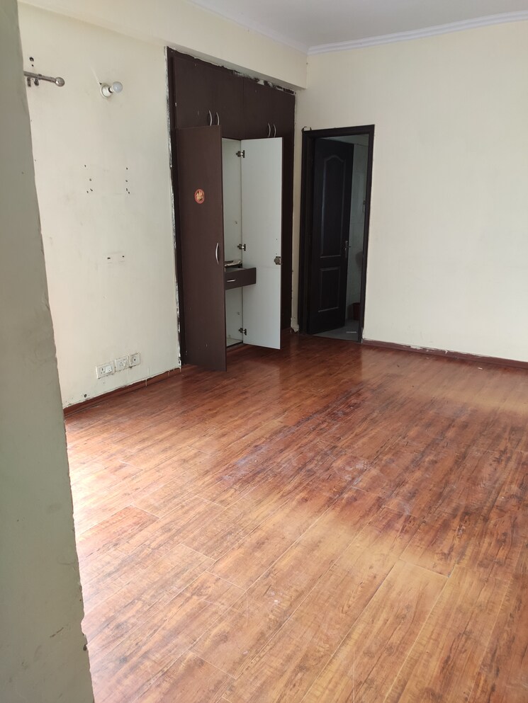 Master Bedroom, gardenia-golf-city 3 Bedroom 1350 Sq.Ft. Builder Floor In Sector 75 Noida 4225689