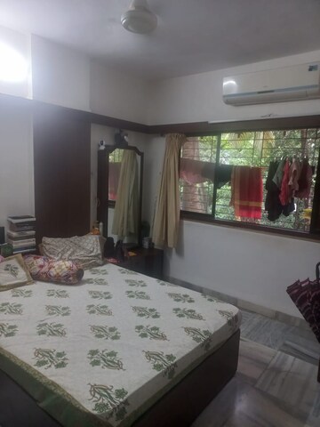 Bedroom in 2 BHK Apartment at Andheri West – for Rent