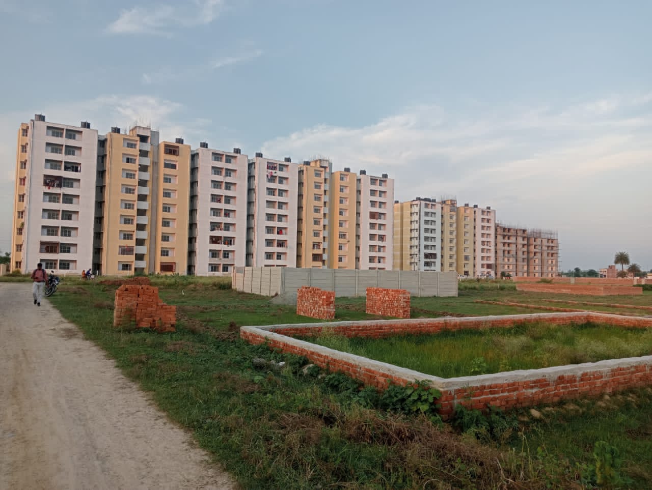 Resale 1000 Sq.Ft. Plot in Amar Shaheed Path Lucknow 5753651