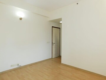 Room in 3 BHK Apartment at Unitech Uniworld Gardens, Sector 47 – for Rent