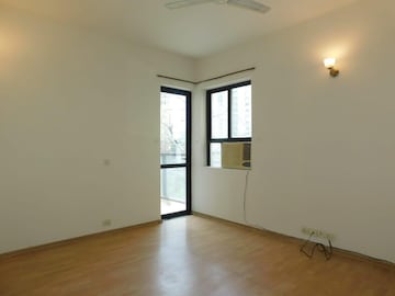 Room in 3 BHK Apartment at Unitech Uniworld Gardens, Sector 47 – for Rent