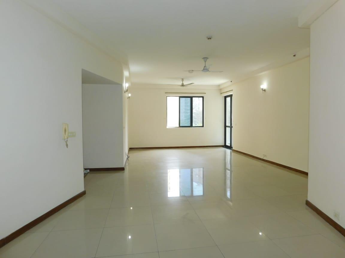 3 BHK + Servant Room Apartment For Rent in Unitech Uniworld Gardens
