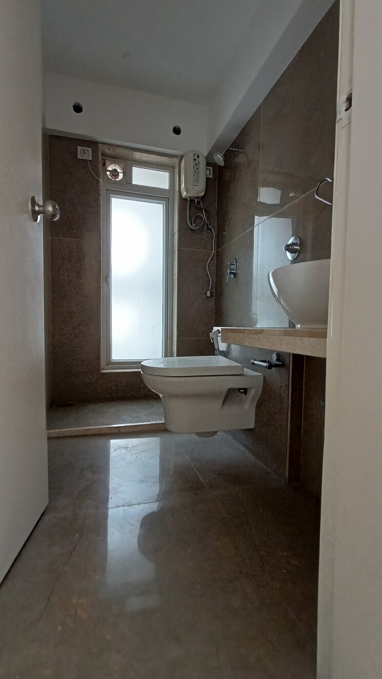 Bathroom, sabari-ashville 3 Bedroom 2200 Sq.Ft. Apartment In Chembur Mumbai 4507557