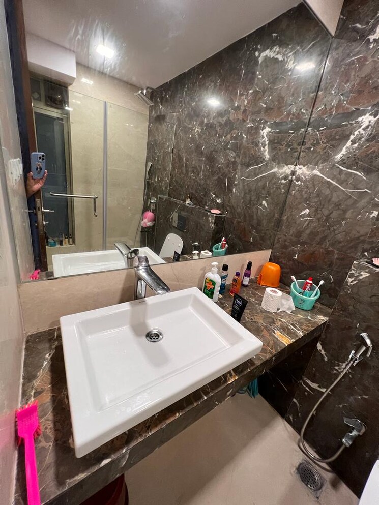 Bathroom, transcon-triumph-tower 2 Bedroom 813 Sq.Ft. Apartment In Andheri West Mumbai 4516736