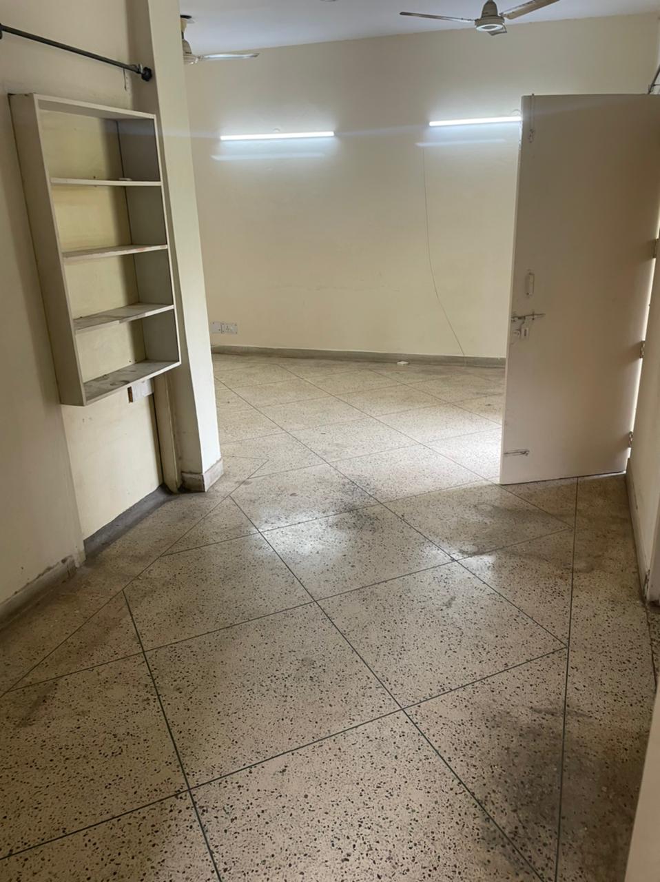 Rental 3 Bedroom 1750 Sq.Ft. Apartment in Vasundhara Enclave Delhi