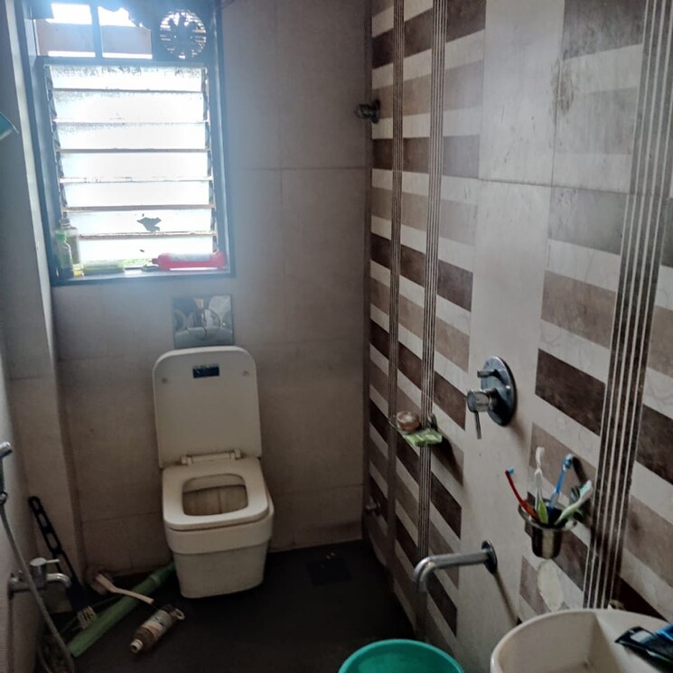 Bathroom, lok-nisarg-apartments 2 Bedroom 850 Sq.Ft. Apartment In Mulund West Mumbai 4525870