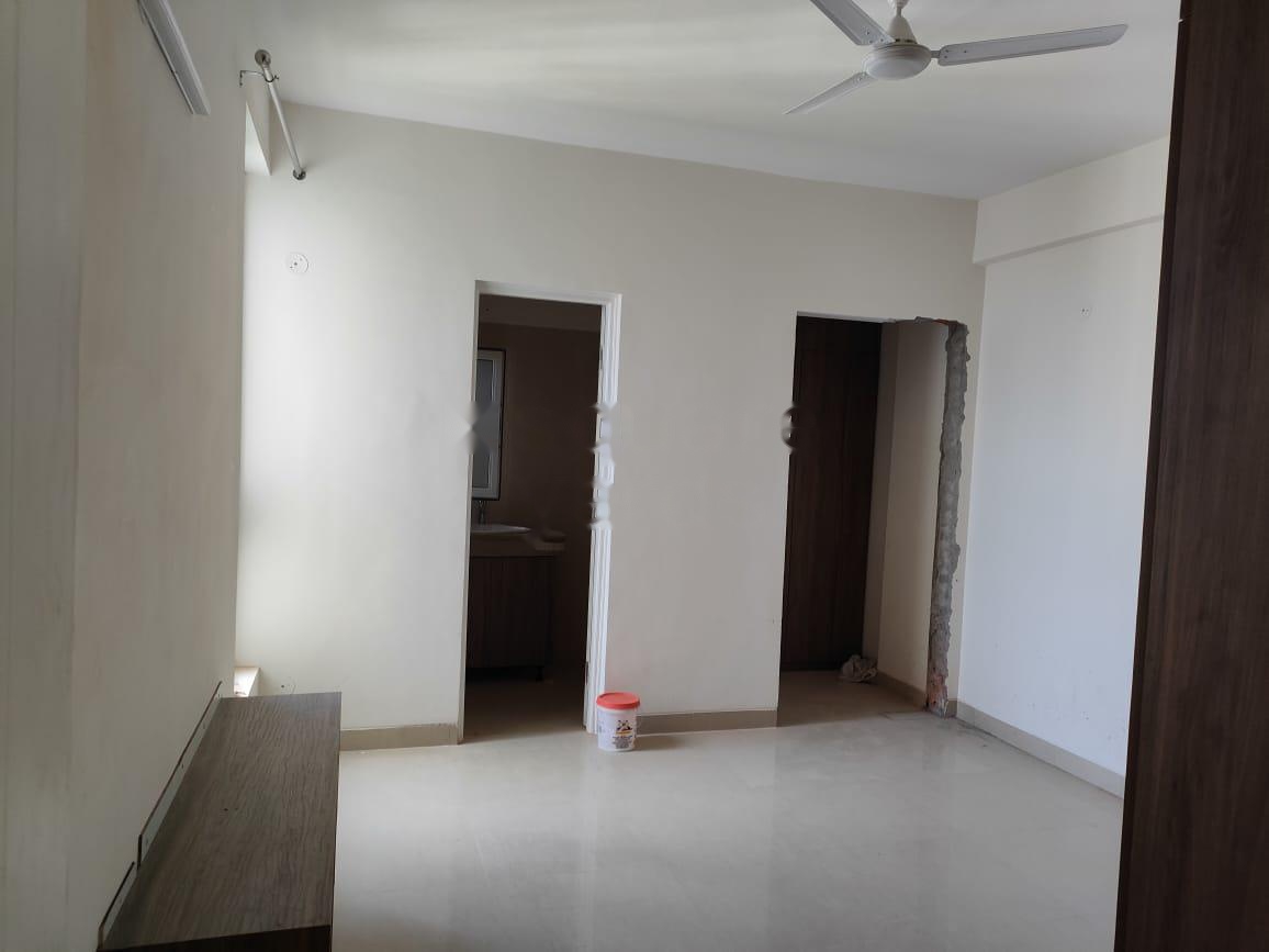Rental 3.5 Bedroom 1350 Sq.Ft. Apartment in Emaar Emerald Estate, Sector 65 Gurgaon 4556286