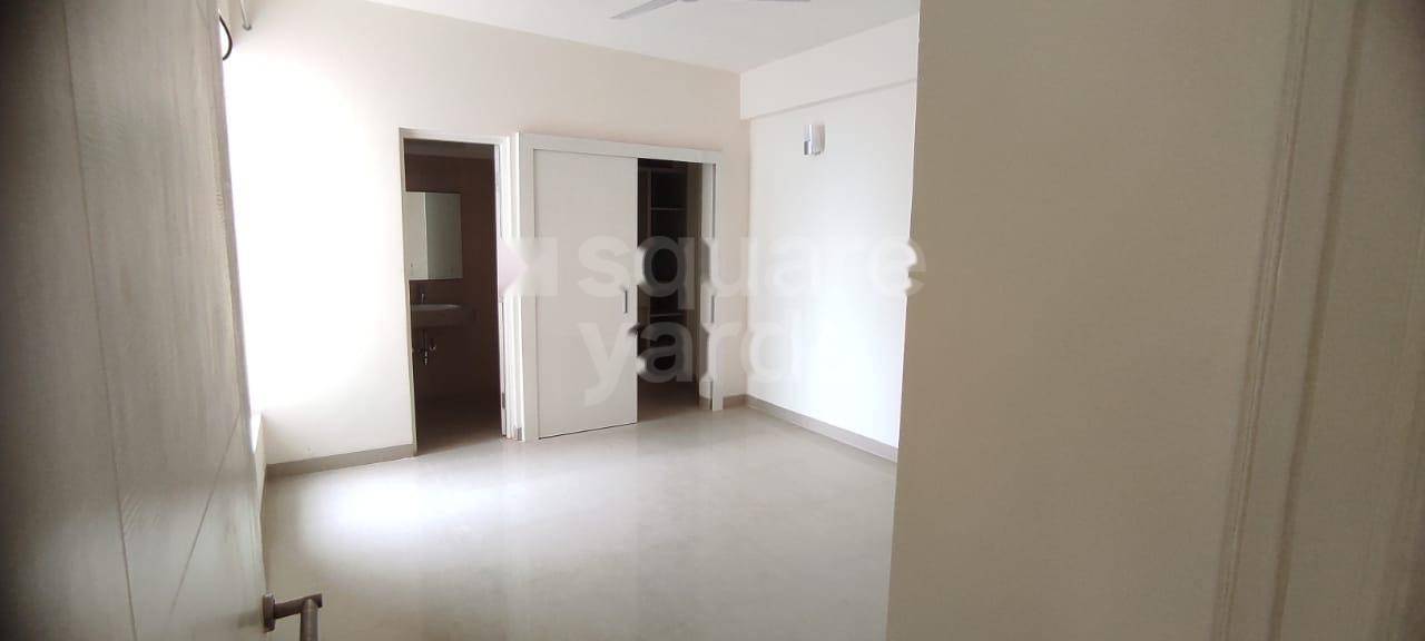 Rental 3.5 Bedroom 1350 Sq.Ft. Apartment in Emaar Emerald Estate, Sector 65 Gurgaon 4556286