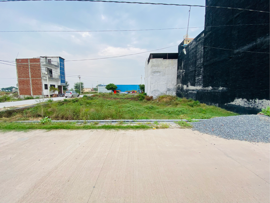 Resale 125 Sq.Yd. Plot in Dadri Main Road Greater Noida 4544013