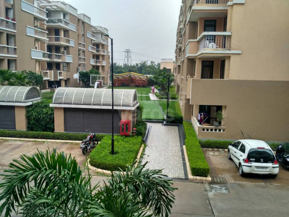 Resale 3 Bedroom 1729 Sq.Ft. Apartment in Eldeco Mystic Greens, Gn